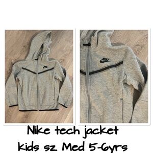 Kids Nike tech hoodie Sz. Medium